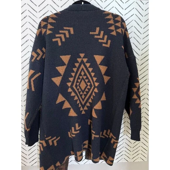 BALTIC BORN Hays Oversized Cardigan Knit Sweater Sz Medium Navy & Camel